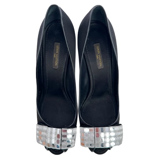 Louis Vuitton Peeptoe-Pumps mit Kristallverzierungen aus schwarzem Satin - Image 4