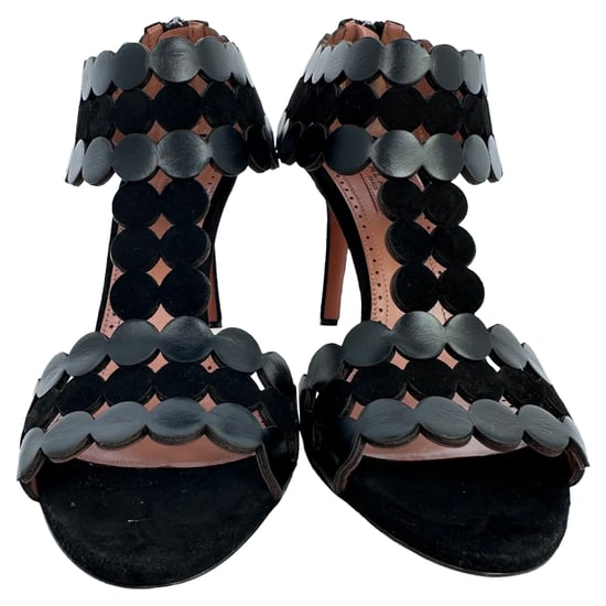 Alaïa Sandalen mit geschwungenem T-Riemen aus schwarzem Wildleder - Image 2