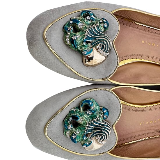 Charlotte Olympia Veredelte Ballerinas aus grauem Wildleder - Image 6