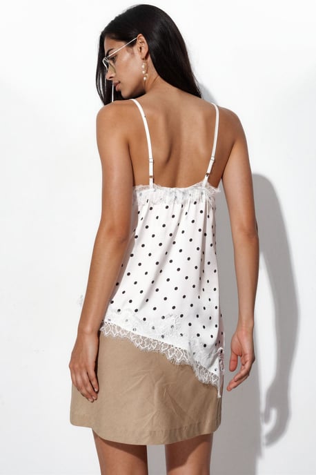 Busem Satin-Cami mit V-Ausschnitt und Pünktchenmuster - Wollweiß - Image 3