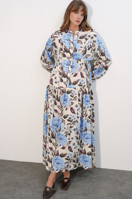 Blumiges Maxikleid mit Mandarinkragen - Image 3
