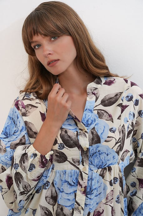 Blumiges Maxikleid mit Mandarinkragen - Image 5