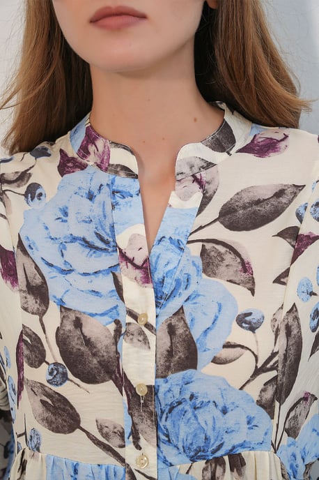 Blumiges Maxikleid mit Mandarinkragen - Image 6