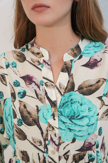 Blumiges Maxikleid mit Mandarinkragen - Image 6