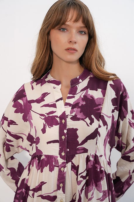 Blumiges Maxikleid mit Mandarinkragen - Image 5