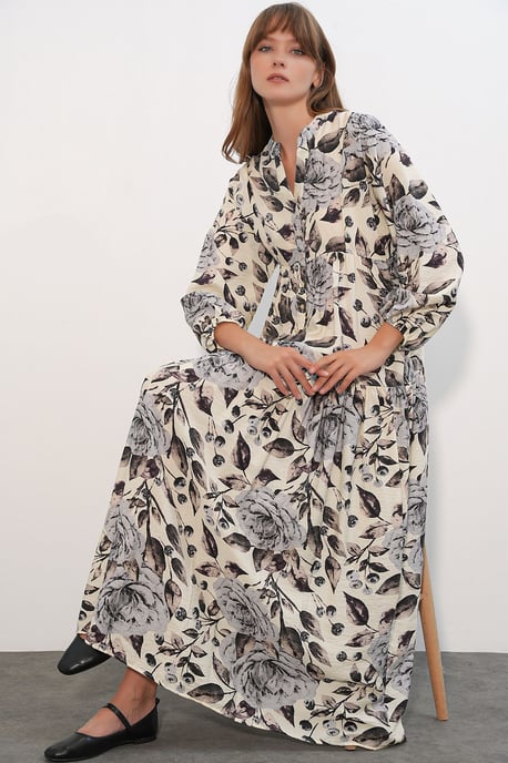 Blumiges Maxikleid mit Mandarinkragen - Image 3