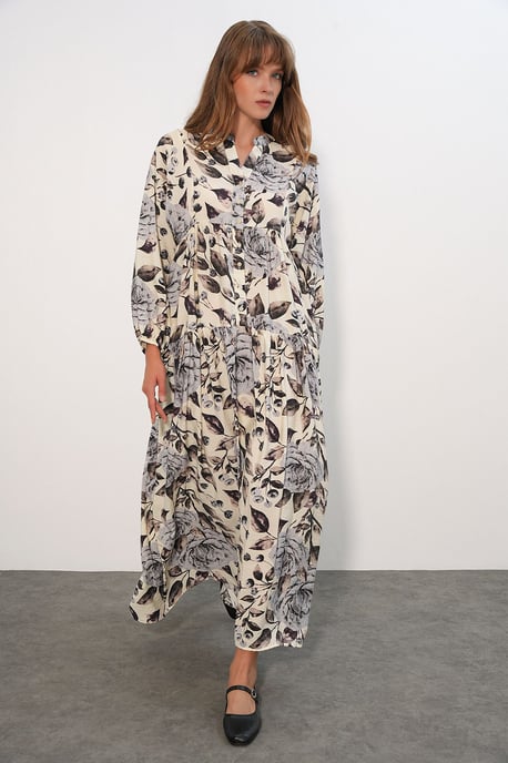 Blumiges Maxikleid mit Mandarinkragen - Image 4