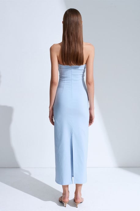 Hüftbetontes Midi-Kleid ohne Träger mit Schlitz - Image 2