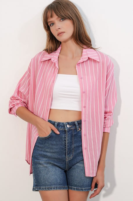 Texturiertes gestreiftes oversized Hemd mit Knopfverschluss - Image 5