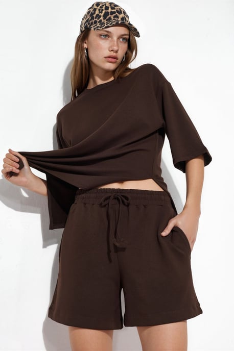 Sweat-Shorts mit Kordelzug in mittlerer Taille - Image 1