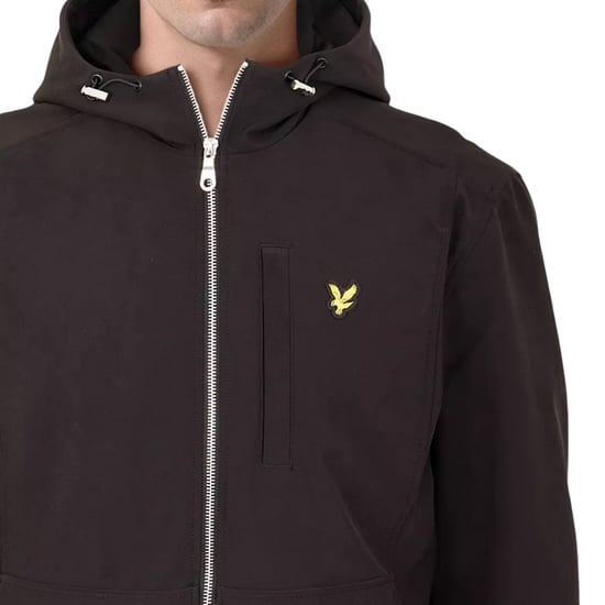 Die Lyle & Scott Softshell-Jacke ist mit ihrem elastischen Saum, den Ärmelbündchen, der verstellbaren Kapuze und den unauffälligen Taschen das ganze Jahr über ein Must-have. Die klassische Silhouette aus strapazierfähigem Softshell und mit unserem Golden  - Image 5
