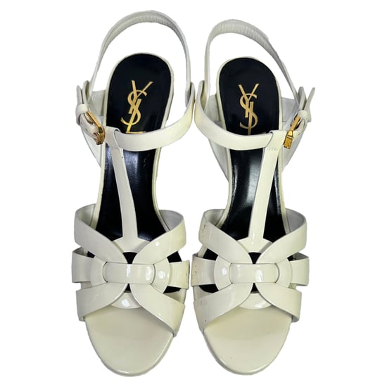 Yves Saint Laurent Tribute Plateau-Sandalen aus weißem Lackleder - Image 4