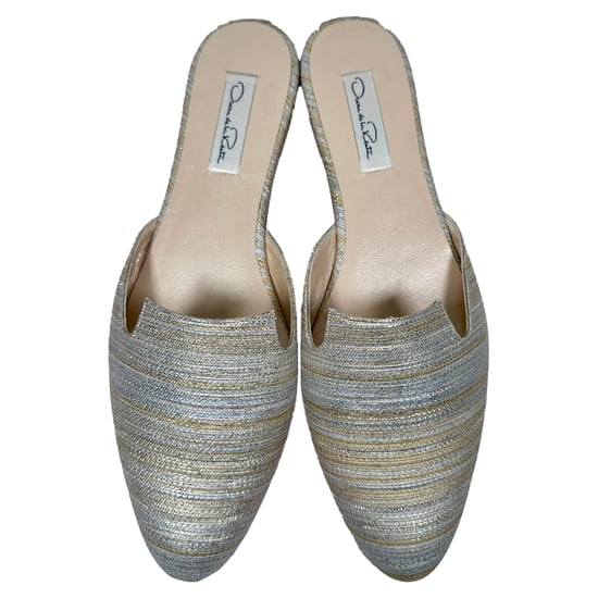 Oscar De La Renta gewebte, metallisch gestreifte Pantoletten aus silbernem Polyester - Image 4