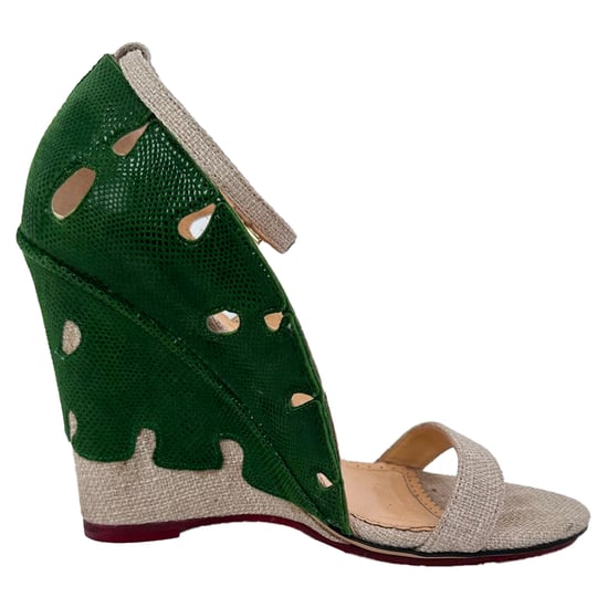 Charlotte Olympia Sandalen mit Blattakzenten in Grün und Beige aus Bast - Image 1