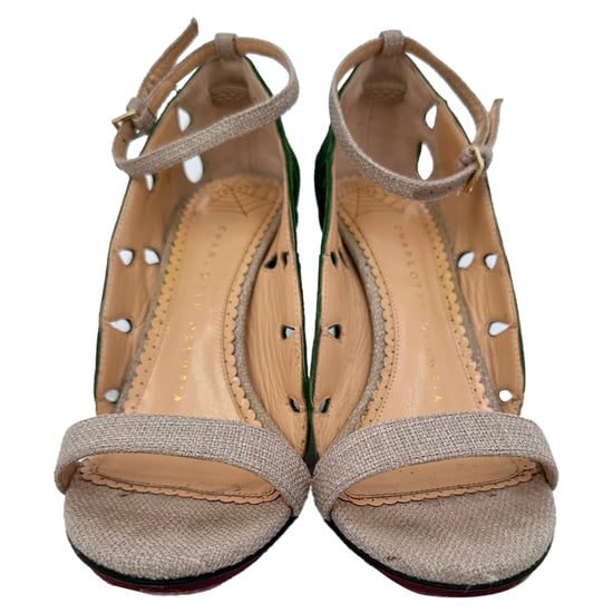 Charlotte Olympia Sandalen mit Blattakzenten in Grün und Beige aus Bast - Image 2