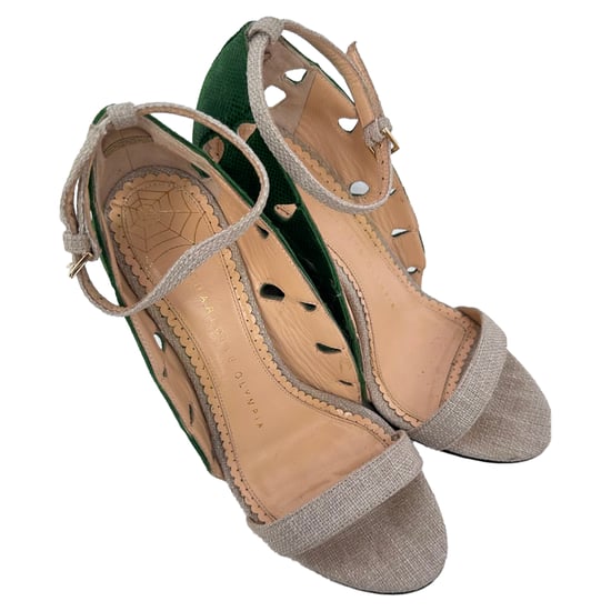 Charlotte Olympia Sandalen mit Blattakzenten in Grün und Beige aus Bast - Image 5