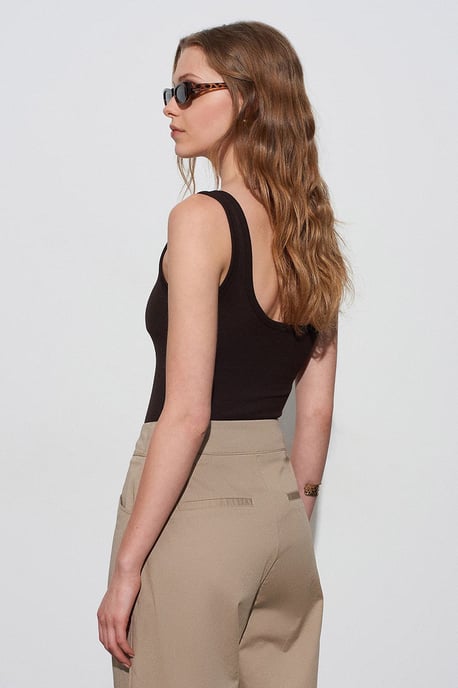 Slim Fit Ärmellose Jersey Cami Bluse - Image 2