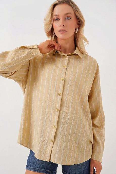 Texturiertes gestreiftes oversized Hemd mit Knopfverschluss - Image 1