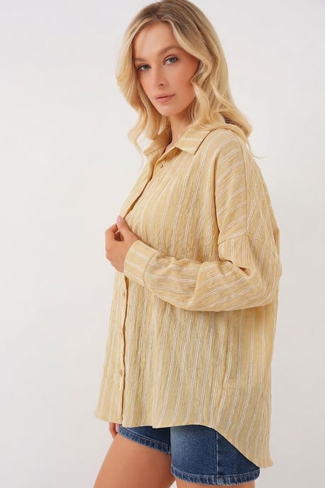 Texturiertes gestreiftes oversized Hemd mit Knopfverschluss - Image 2