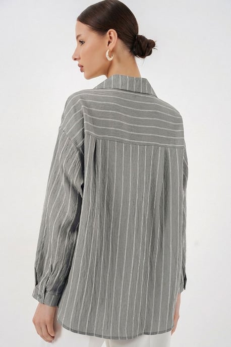 Texturiertes gestreiftes oversized Hemd mit Knopfverschluss - Image 3