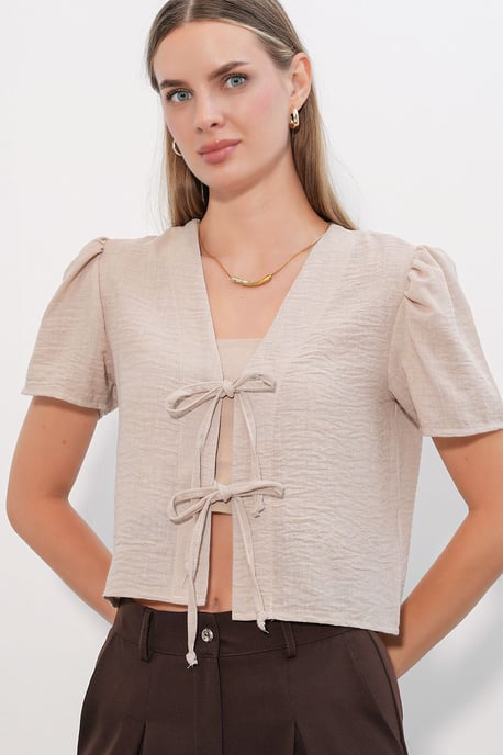 Strukturiertes V-Ausschnitt Leinen-Mix Crop Top - Image 4