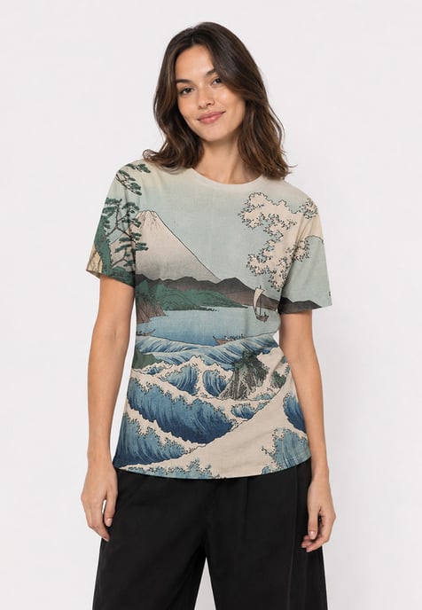 Sea of Satta T-Shirt mit beidseitigem Druck - Image 4