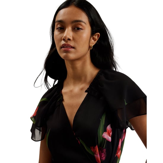 Ted Baker Fascia Minikleid mit Engelsärmeln und Wickeloptik - Schwarz - Image 4