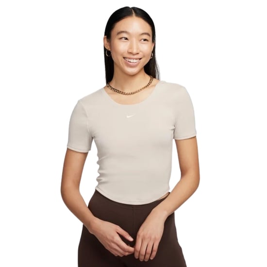 Nike Damen-tight-top Mit Mini-ripp-ausschnitt Und Tiefem Rückenausschnitt In Hellbraun - Image 2