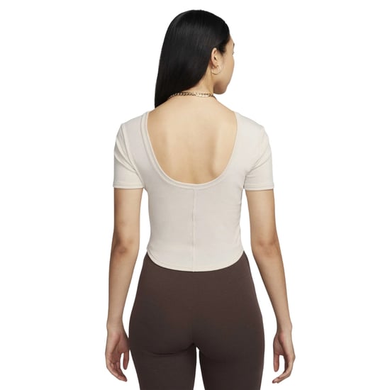 Nike Damen-tight-top Mit Mini-ripp-ausschnitt Und Tiefem Rückenausschnitt In Hellbraun - Image 3