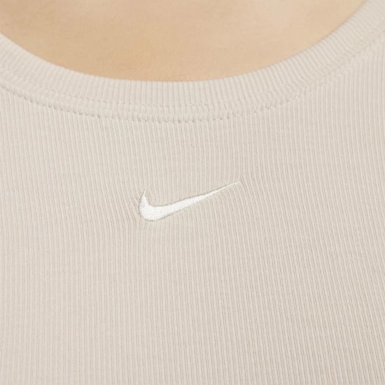 Nike Damen-tight-top Mit Mini-ripp-ausschnitt Und Tiefem Rückenausschnitt In Hellbraun - Image 4