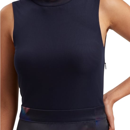 Ted Baker Marlyee Jersey-top Mit Hohem Kragen, Marineblau Bedrucktes Kleid - Image 3