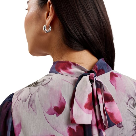 Ted Baker Aracely Bedrucktes Langarmkleid In Marineblau Mit Krawattenkragen - Image 4