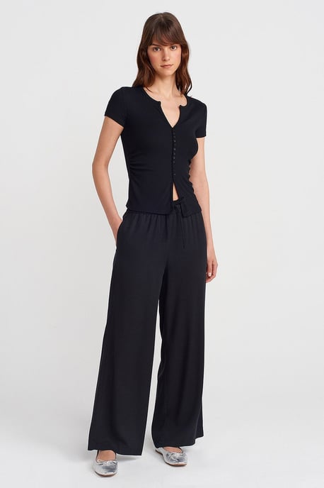 Dilvin Slim-fit Bluse mit V-Ausschnitt und Knopfleiste - Schwarz - Image 4
