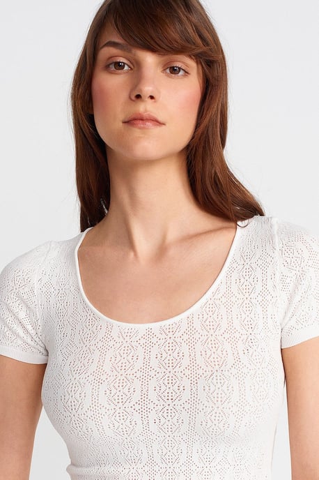 Dilvin Slim-Fit Bluse mit gerippter Struktur - Weiß - Image 3