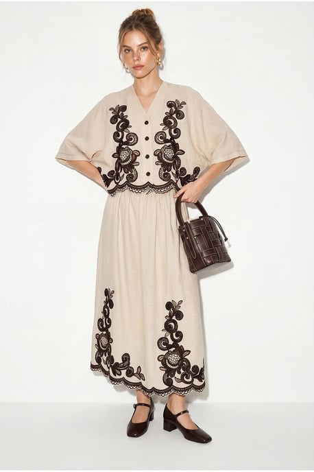 Übergröße V-Ausschnitt Besticktes 3/4-Arm Shirt und Weite Bein Hose Set - Image 4