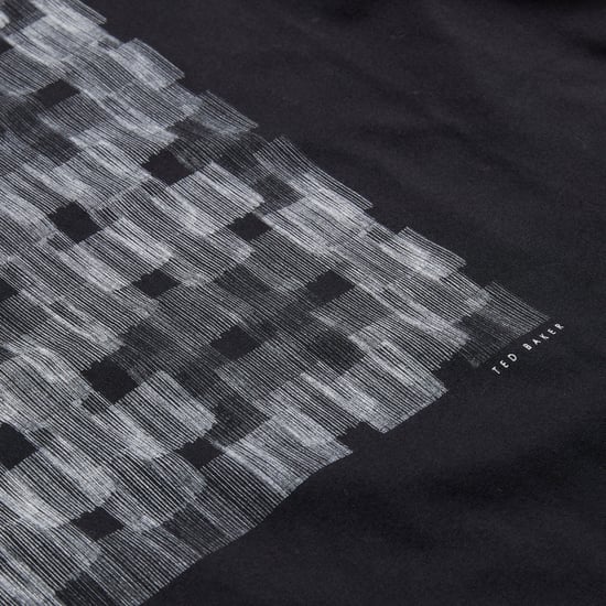 Ted Baker T‑Shirt mit Tessman Box-Print - Schwarz - Image 3