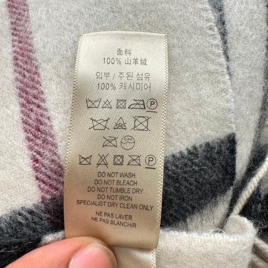 Burberry Schal mit Fransen und riesigem Karomuster aus cremefarbenem Kaschmir - Image 4
