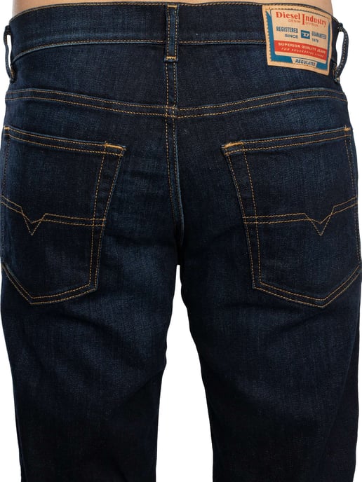 Diesel 2023 D-Finitive Regular Jeans, Blau - Image 4