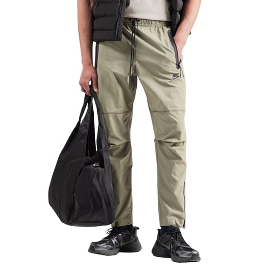 Nike Tech Woven Grüne Hose - Image 2