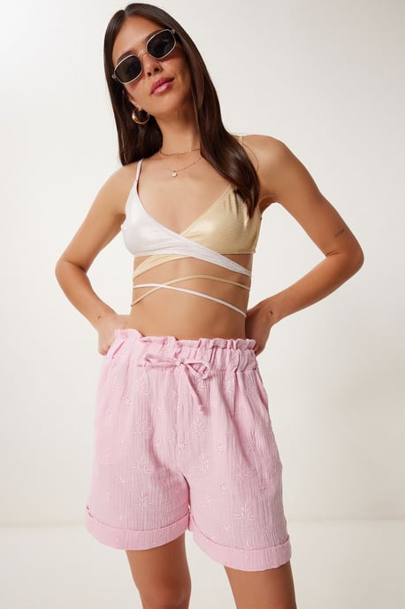 Hochtaillierte Mini-Shorts mit Bindeband und Binde-Detail - Image 1