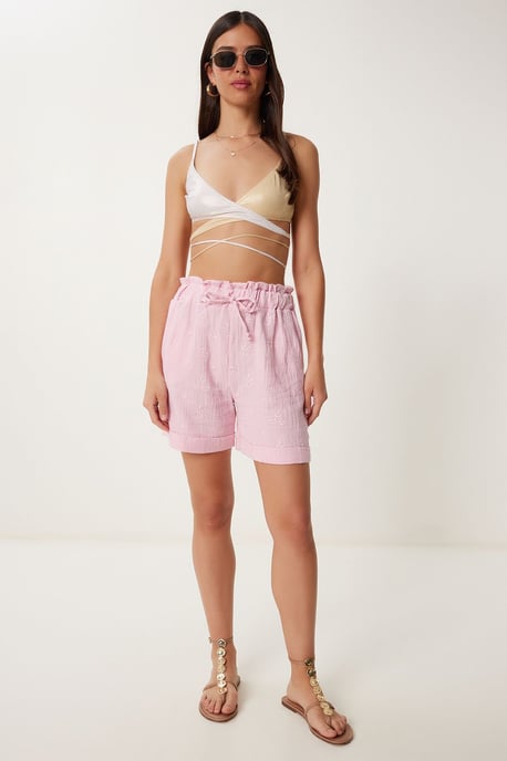 Hochtaillierte Mini-Shorts mit Bindeband und Binde-Detail - Image 3
