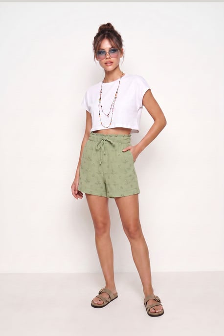 Hochtaillierte Mini-Shorts mit Bindeband und Binde-Detail - Image 1