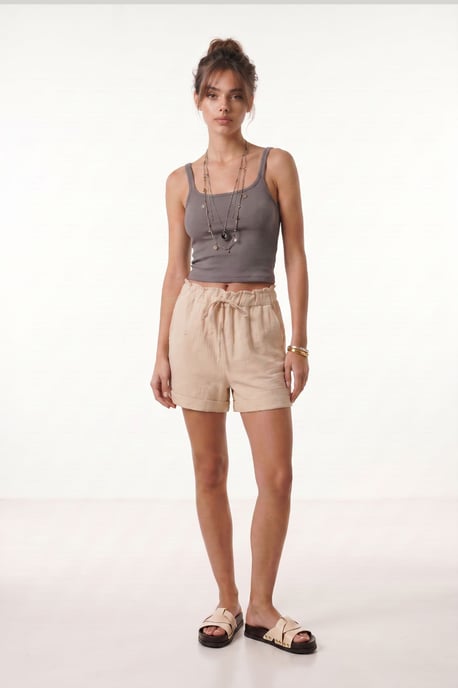 Hochtaillierte Mini-Shorts mit Bindeband und Binde-Detail - Image 1