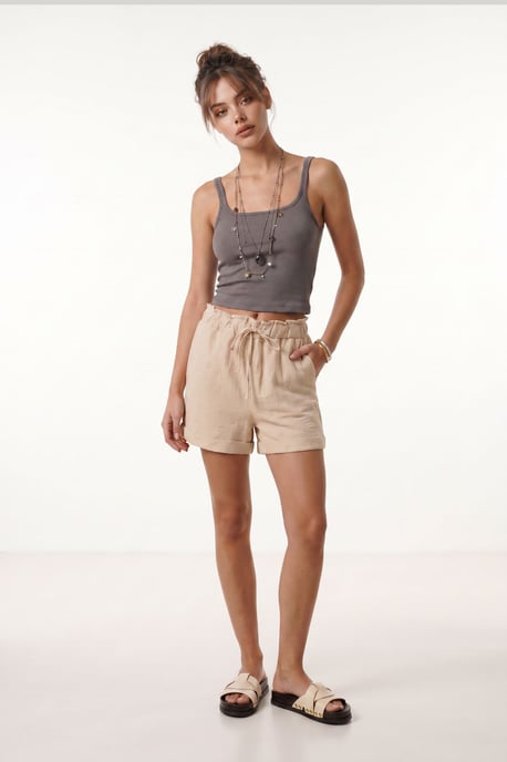 Hochtaillierte Mini-Shorts mit Bindeband und Binde-Detail - Image 2