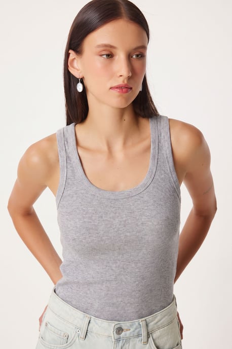 Fitted U-Hals Gestricktes 2er-Pack Tanktop - Image 5