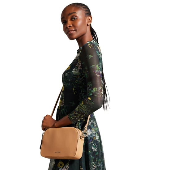 Ted Baker Darcelo Kameratasche Aus Taupefarbenem Leder Mit Markenlogo Und Gurtband - Image 4