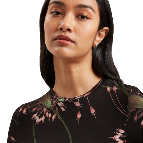 Ted Baker Lexiii Bedrucktes, Tailliertes Schwarzes T-shirt - Image 5