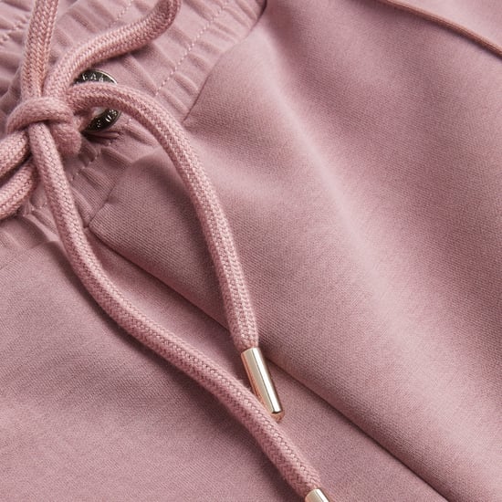 Damen Ted Baker Einfarbige Gemusterte Offene Saum Gerade Jogginghosen in Dämmerrosa - Image 5