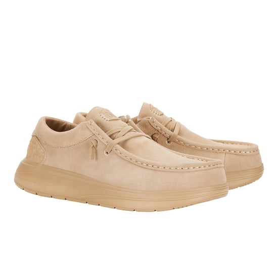 HEYDUDE Wally X Suede Herren Bootsschuhe in Tan - Image 1