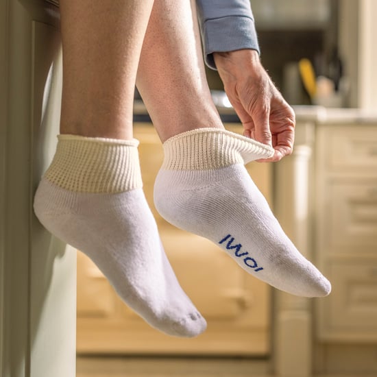 IOMI - 3 Paar Baumwolle gepolstert Diabetiker Socken für geschwollene Füße und Beine - Weiß - Image 5